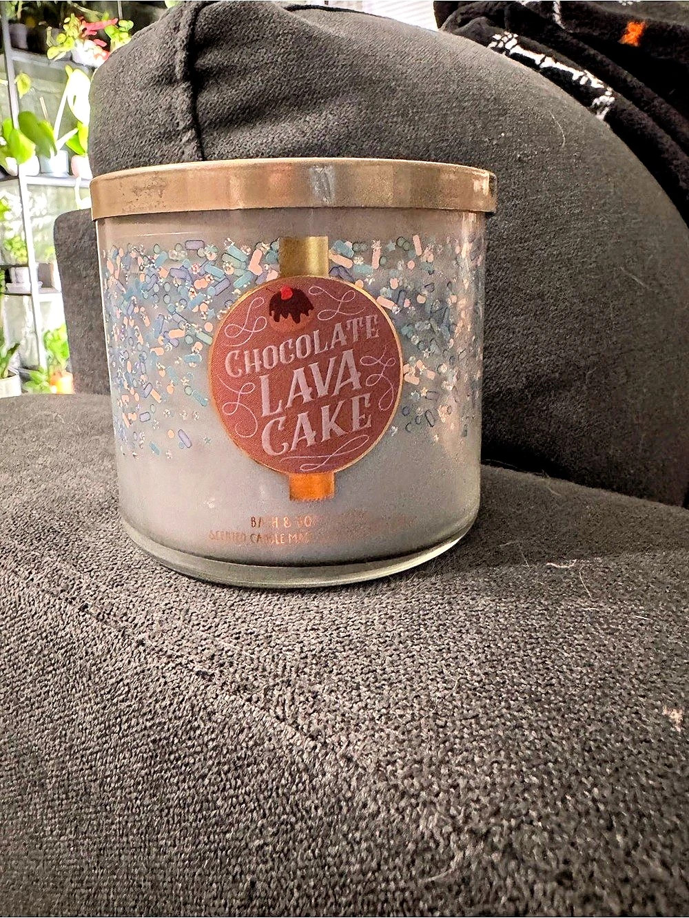 RARE Bath & Body Works Chocolate Lava Cake 3-Wick Candle White & Brown